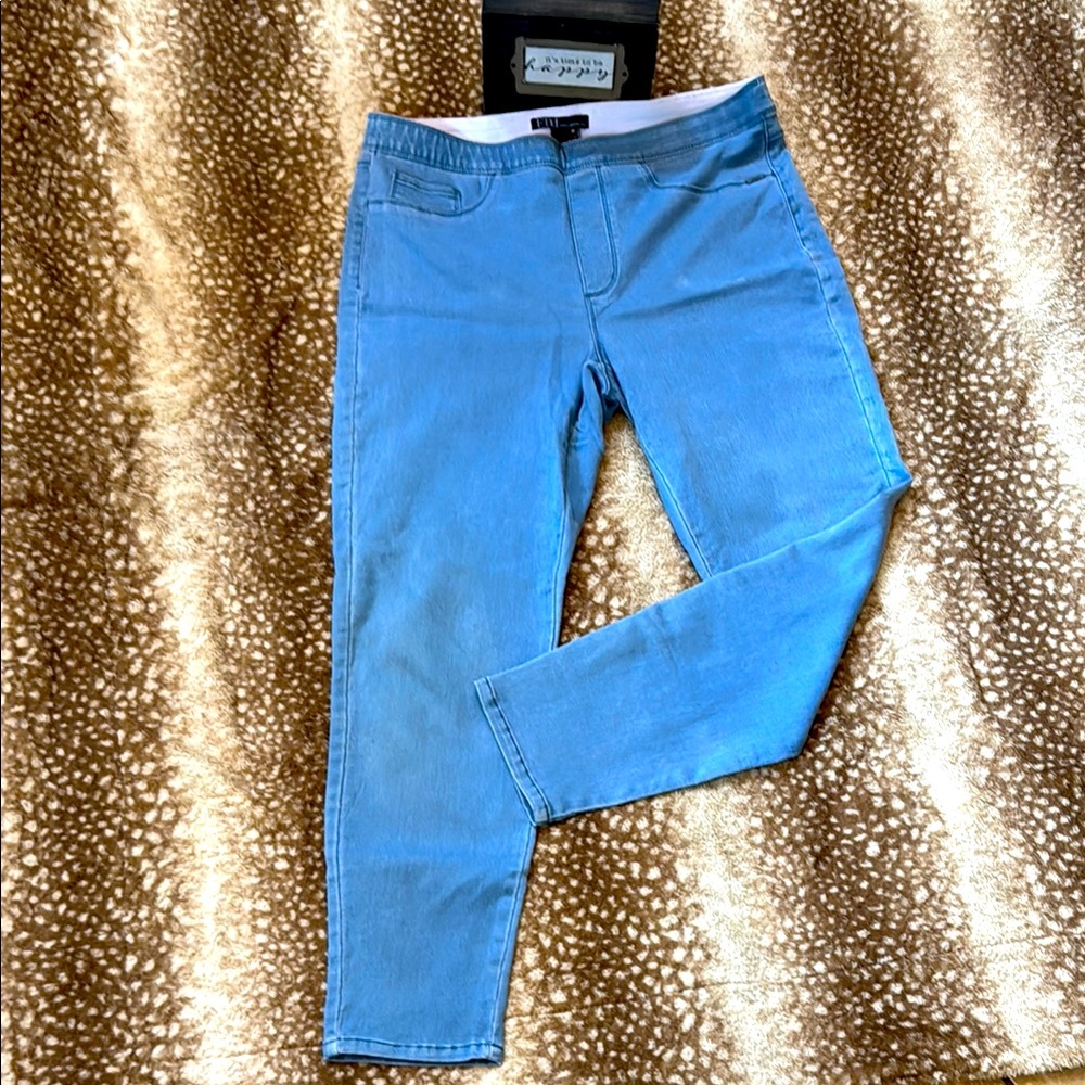 Women’s FDJ pull on ankle Jean
Size 14